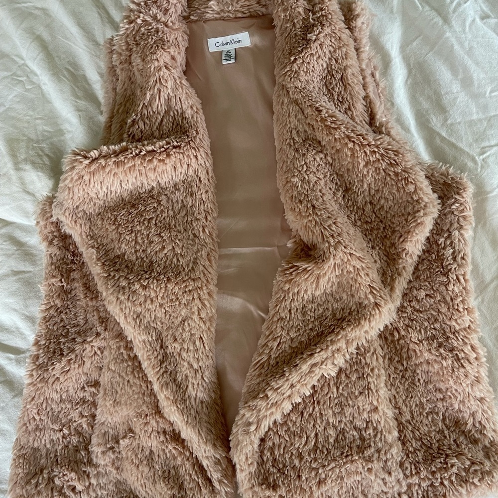 Calvin Klein - pink fuzzy vest with pockets - M